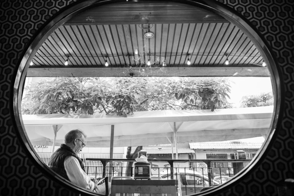 El actor, profesor y escritor, César Maurel, disfruta de su propia compañía después de la segunda proyección del largometraje costarricense La Picada (2022).