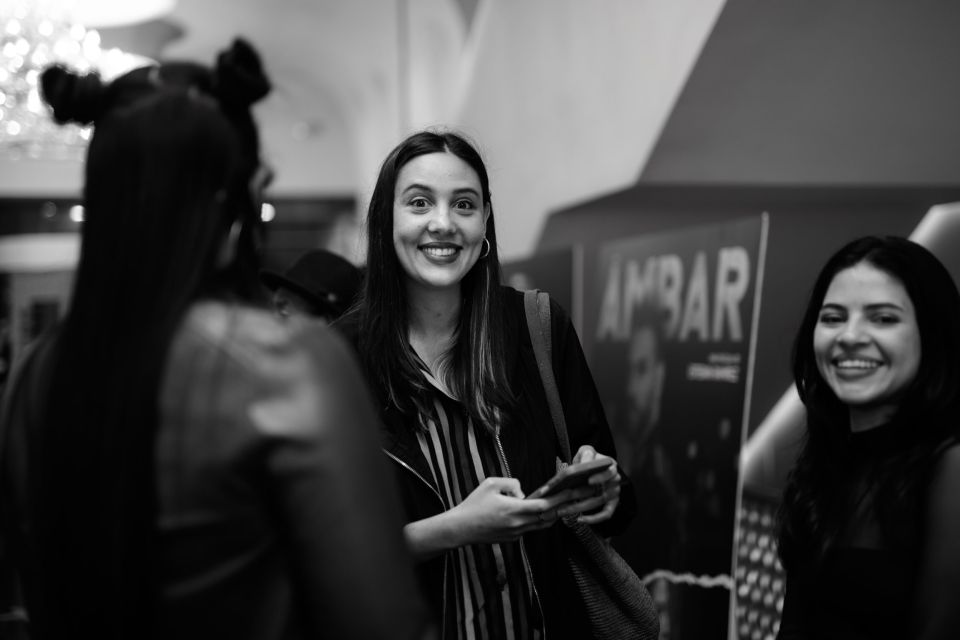 La proyección de una parte de las películas de la Competencia nacional de cortometraje del 10CRFIC convocó a espectadores que se congregaron en el lobby del cine antes del inicio de la función