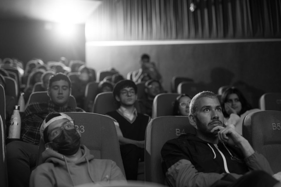 El largometraje, La Picada (2022), dirigida por el cineasta costarricense, Felipe Zúñiga, deleitó a estudiantes de la Escuela de Comunicación Colectiva de la UCR, que visitaron La Salita del Magaly.