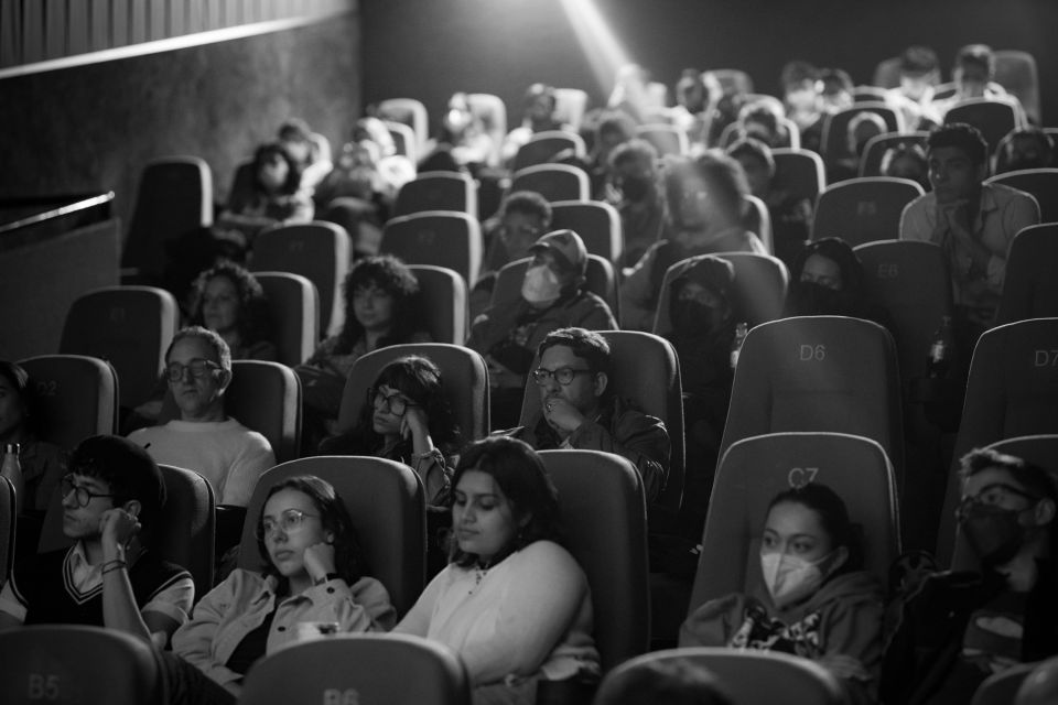 El largometraje, La Picada (2022), dirigida por el cineasta costarricense, Felipe Zúñiga, deleitó a estudiantes de la Escuela de Comunicación Colectiva de la UCR, que visitaron La Salita del Magaly.