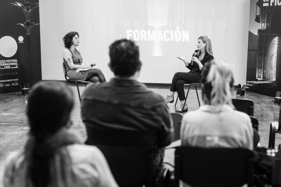Las actividades gratuitas que ofrece la sección de Formación son un pilar relevante para el CRFIC. La directora del ZINEBI, Vanesa Fernández, junto a la programadora y documentalista Natalia Solórzano, nos acompañaron ayer durante una clase maestra sobre festivales independientes, cuya grabación pronto compartiremos en redes gracias a una alianza con el Canal Quince UCR