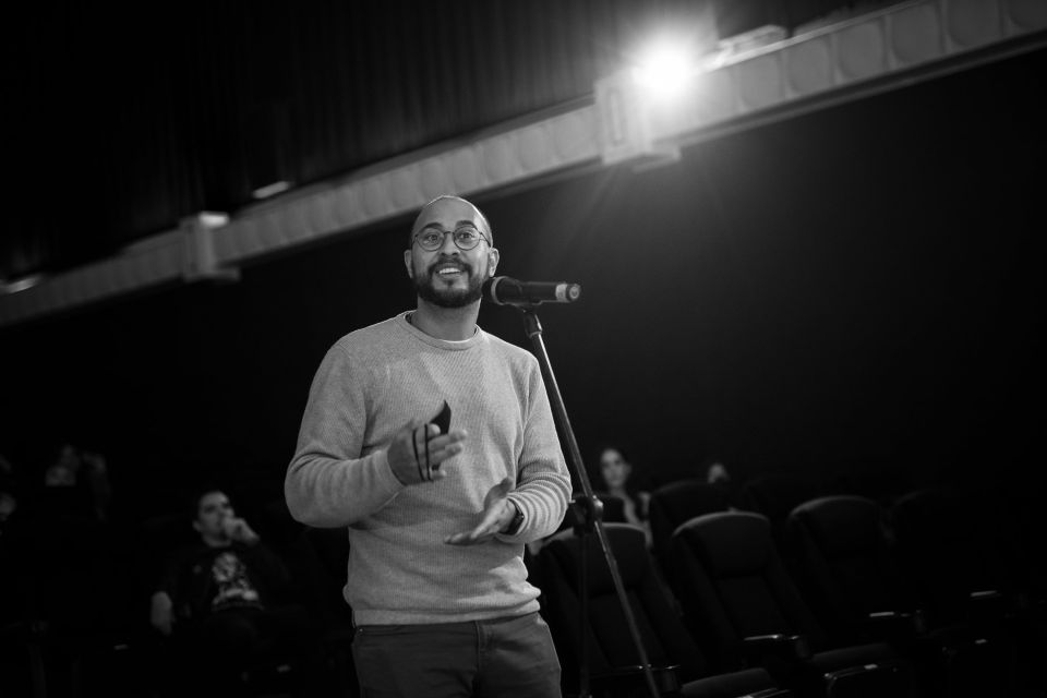 El director de fotografía, Nicolás Wong participó en una sesión de preguntas y respuestas luego de la proyección en el Cine Magaly del largometraje en competencia Salaryman de Allegra Pacheco.