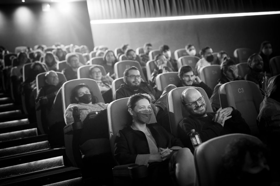 Gustavo Fallas, cineasta costarricense, asistió a La Salita del Magaly a la proyección de la película Jesús López, un drama argentino dirigido por Maximiliano Schonfeld, que forma parte de la categoría Radar del 10CRFIC.