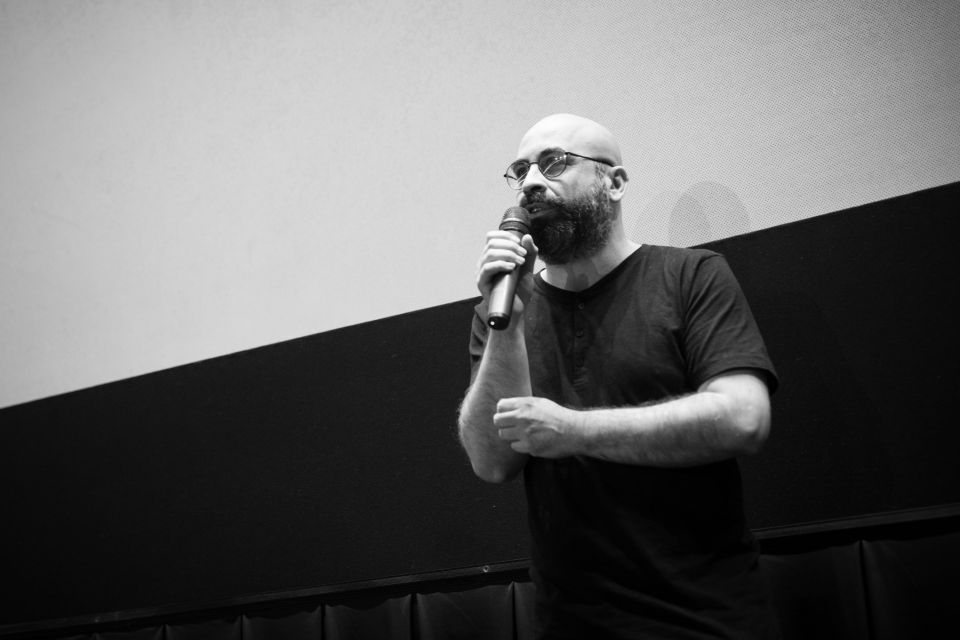 Luego de la proyección de su película Jesús López, el director Maximiliano Schonfeld intercambia pareceres y saberes con los asistentes a la función.