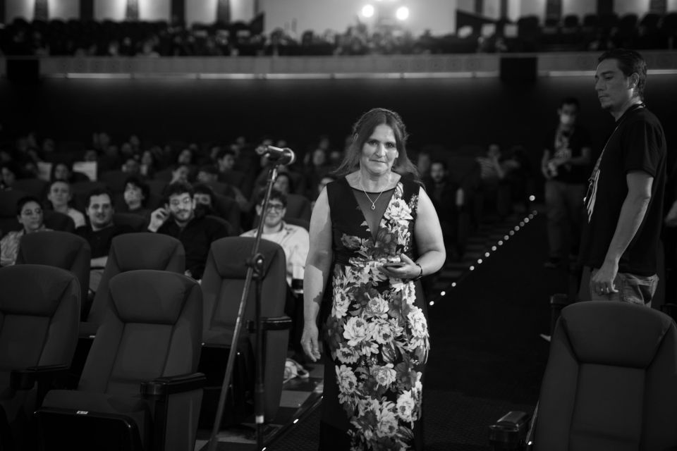 La protagonista de La picada de Felipe Zúñiga, Rosmeri Serrano, asistió a la función del documental en el Cine Magaly.