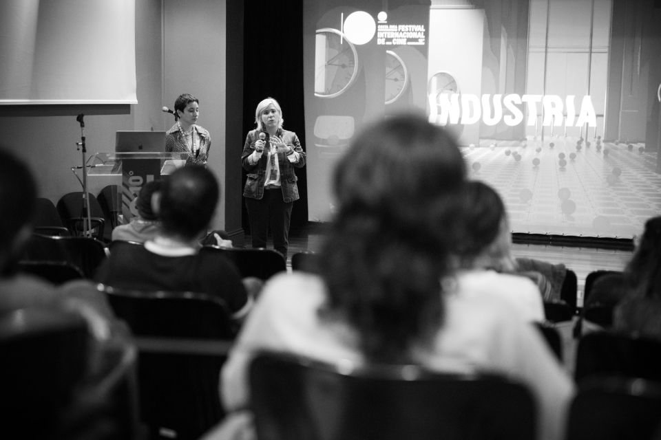 La directora Natasha Zúñiga y la productora Paula Vázquez, conversan sobre su largometraje documental “Trazos de la memoria”, que forma parte de la categoría de Foro de presentación de proyectos de Industria CRFIC.