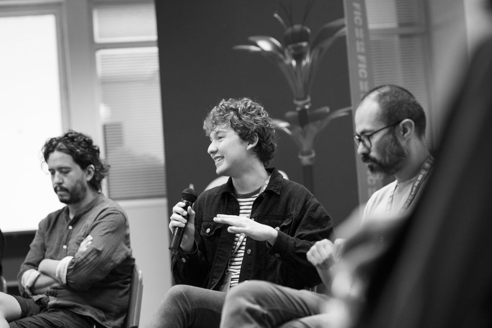 En la mesa de debate sobre cortometrajes costarricenses, los directores Alberto Amieva, Charlie López, Dannier Orozco (presentes en la foto) y Alejandro Ferlini, contaron su experiencia desarrollando historias a partir de elementos detonantes.