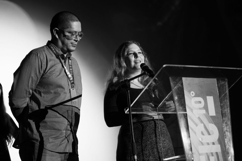 El director Fernando Fonseca- Espinoza y la productora Mariana Murillo, recibieron el premio Caramba Rental para realizar un cortometraje, a partir de su proyecto “Ciudades vacías”.