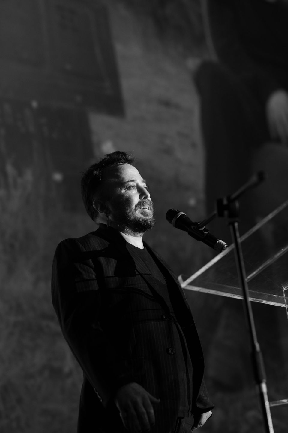 El cineasta y actor, Daniel Ross, recibió el premio Say the same subtitles en la categoría de Cine en posproducción, un premio para traducir su nueva película “El zoológico de la milla 70”.