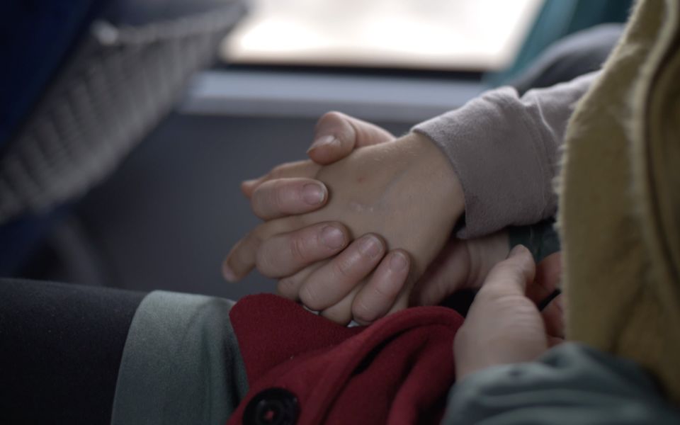 Órbita - Ganadora en la categoría Cine en Posproducción Costarricense del CRFIC10 “Por ser una propuesta con una mirada íntima y poética, que puede conectar con diversos públicos y aportar en el proceso de sanación de personas con traumas a causa del exilio.”