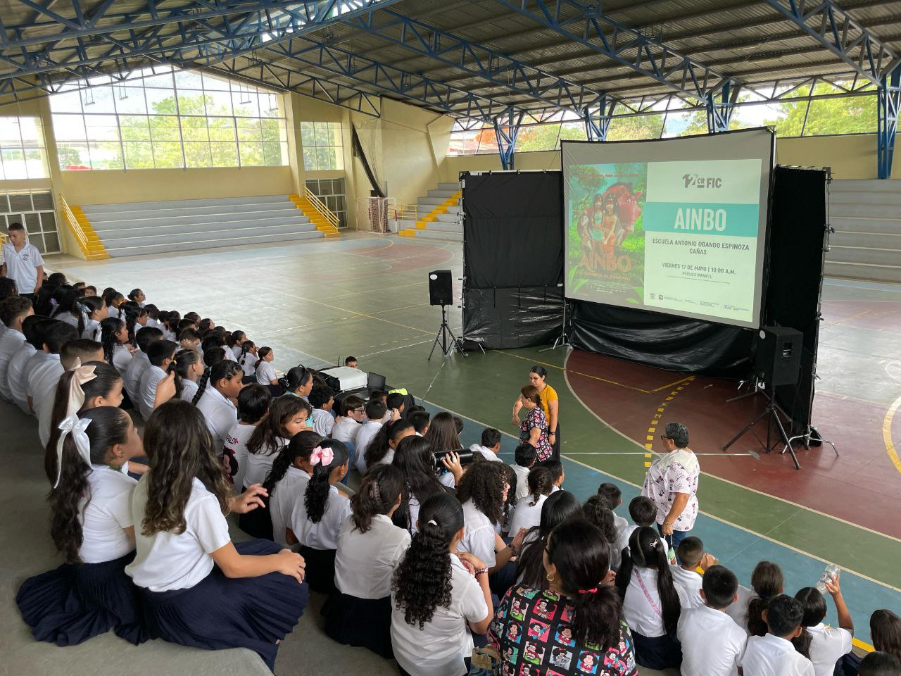 Más.de.700.personas