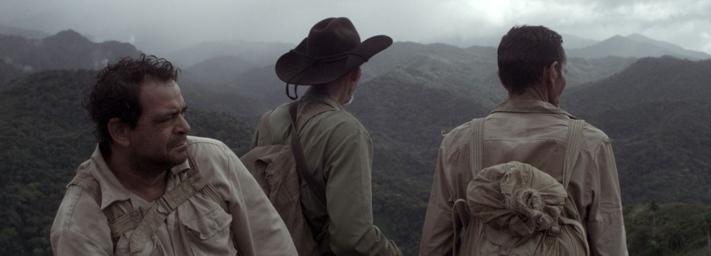 Still película Entre Perro y Lobo