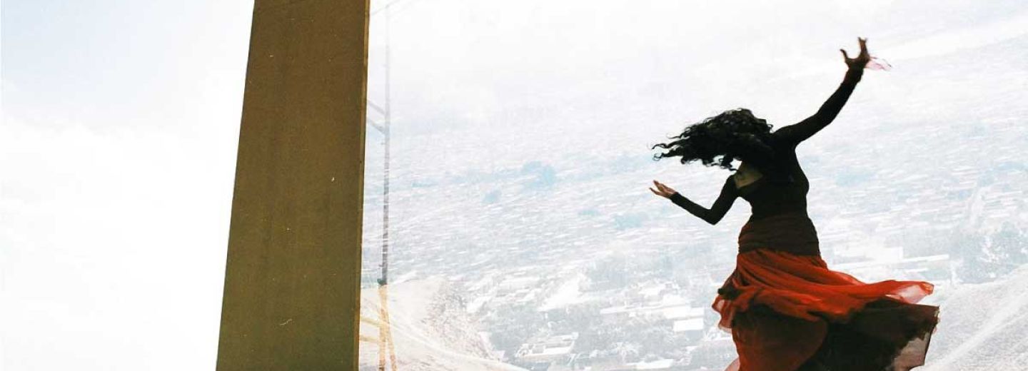 DUNIA, KISS ME NOT IN THE EYES