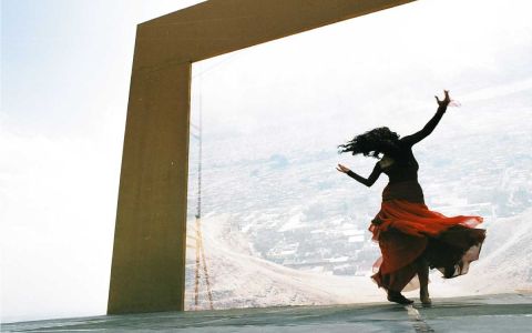 DUNIA, KISS ME NOT IN THE EYES