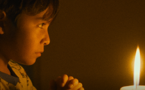 El diablo fuma (y guarda las cabezas de los cerillos quemados en la misma caja)